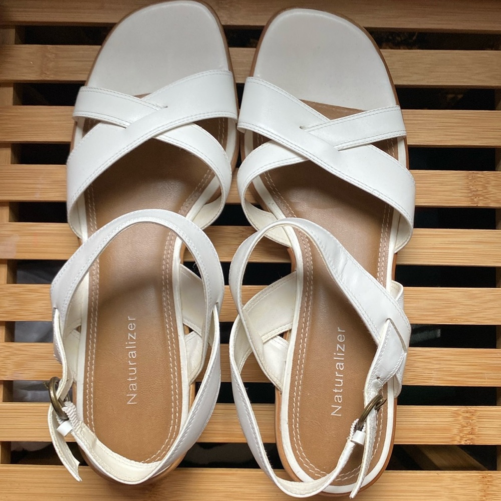 Naturalizer white sandal 8.5 narrow